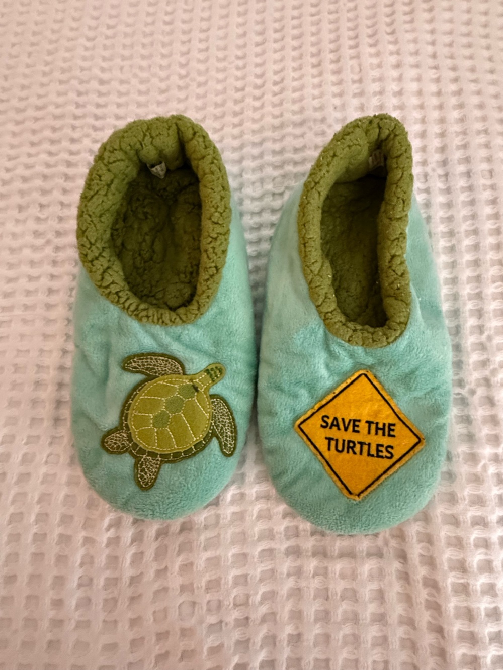 Snoozies Green Plush save the Turtles Slippers